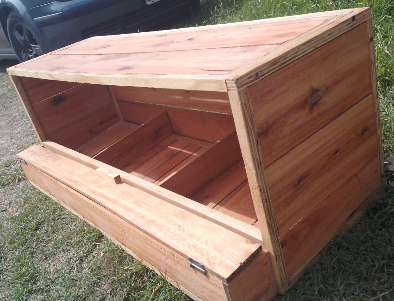 Nidal de 3 bocas con protector de huevos