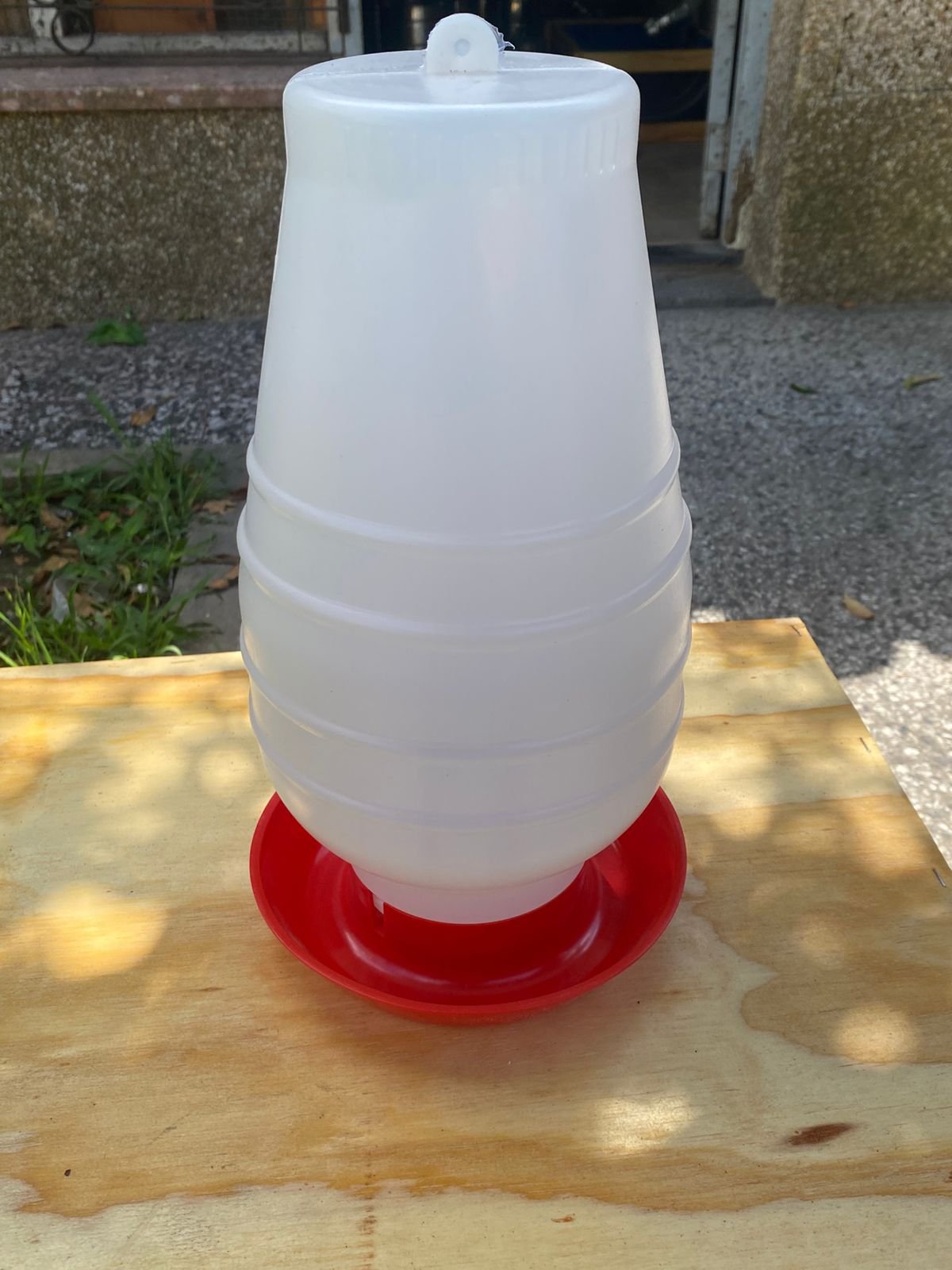 Bebedero plástico de 5 litros