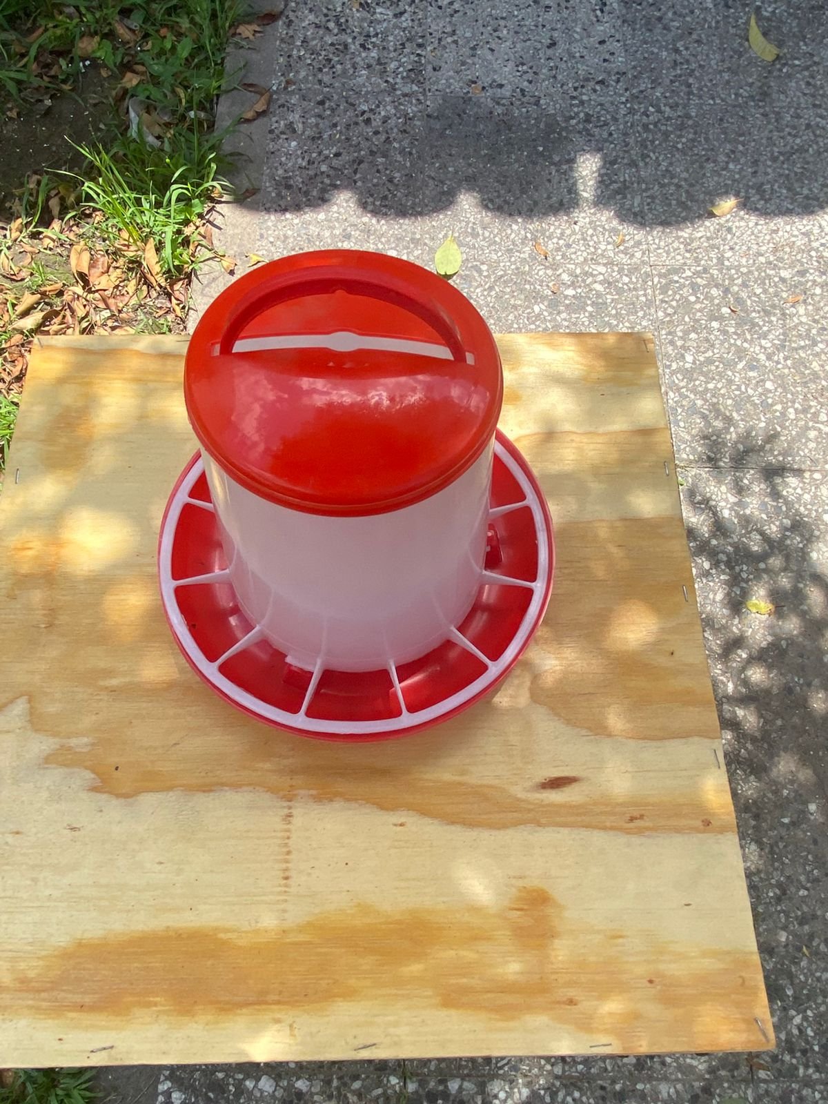 Comedero plástico tolva de 3 kilos - Image 3