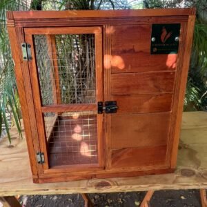 Jaula de madera con piso